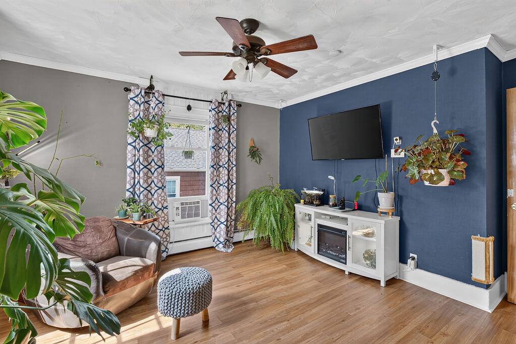 48 6th Street, Bangor, ME 04401