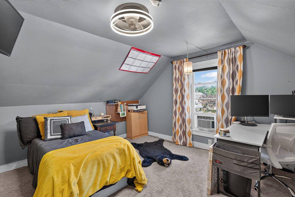 48 6th Street, Bangor, ME 04401
