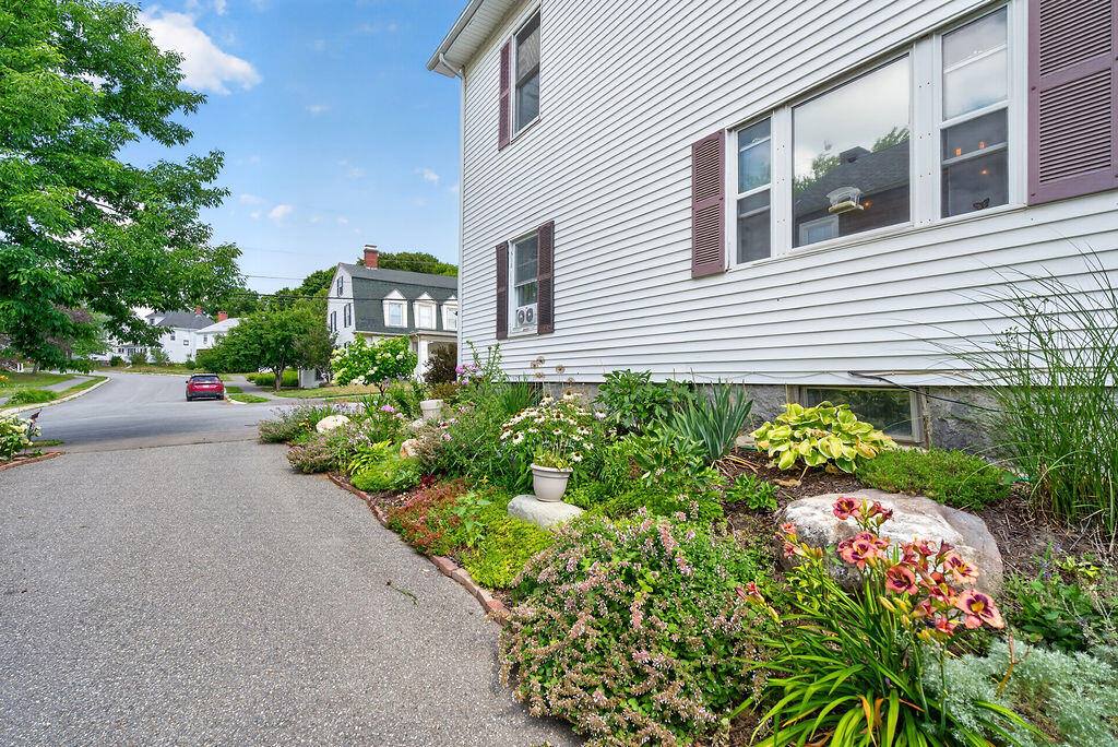 48 6th Street, Bangor, ME 04401
