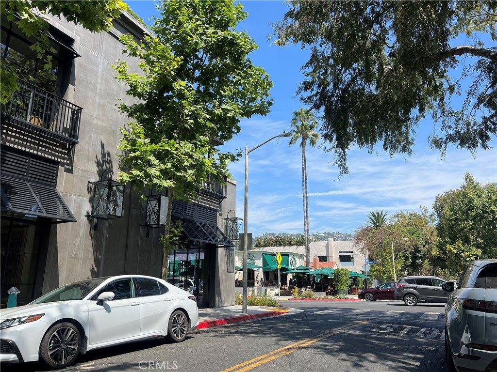 622 Westmount Dr, West Hollywood, CA 90069