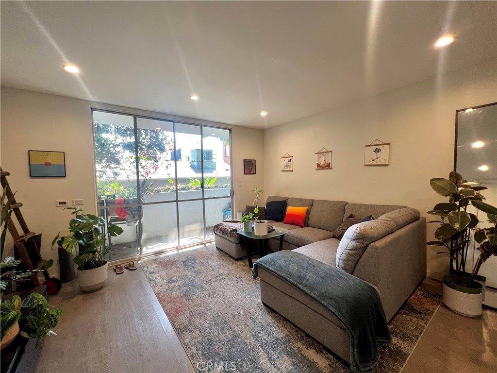 622 Westmount Dr, West Hollywood, CA 90069
