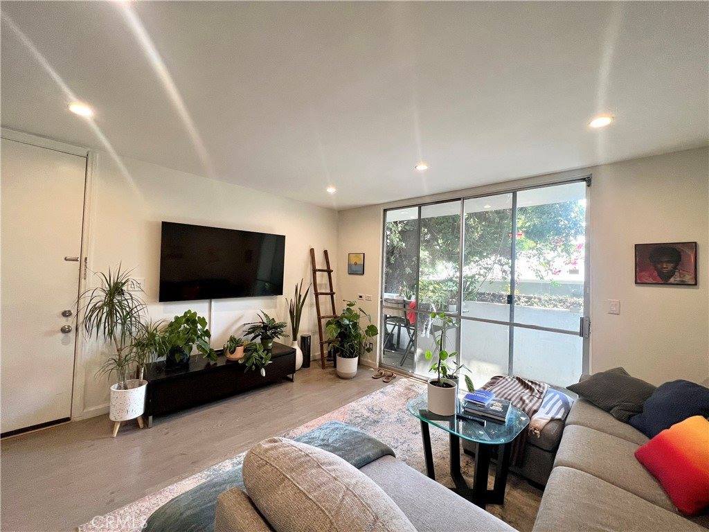 622 Westmount Dr, West Hollywood, CA 90069