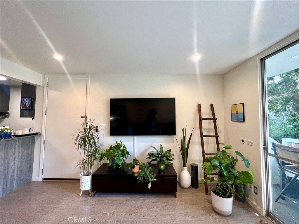 622 Westmount Dr, West Hollywood, CA 90069