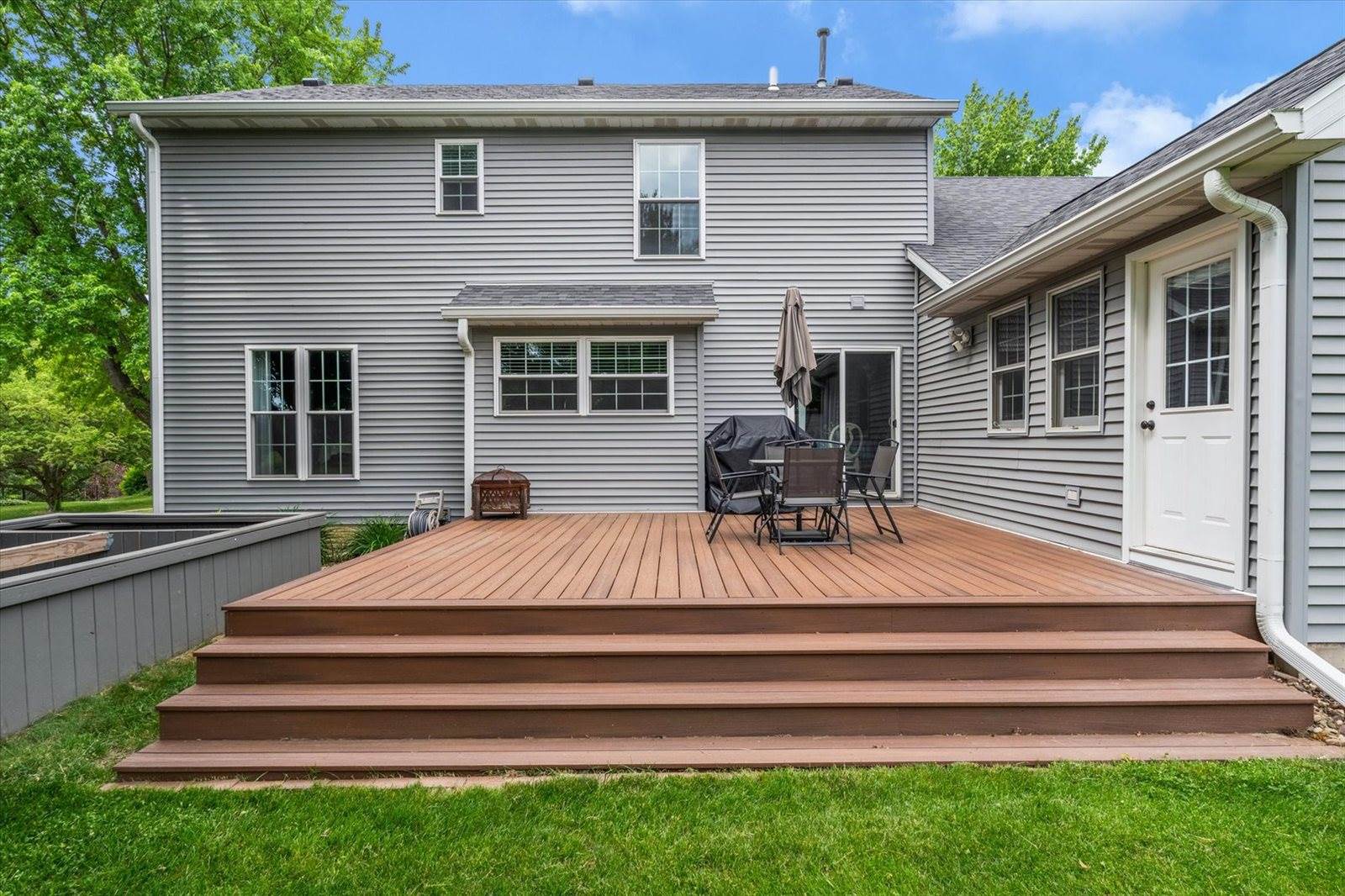 2520 Buckingham Avenue, Bettendorf, IA 52722