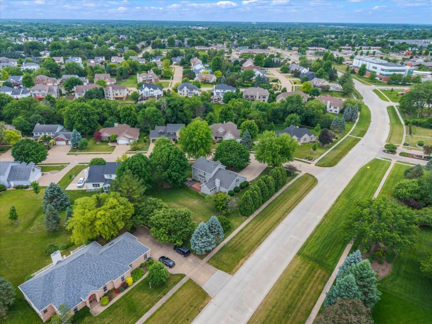 2520 Buckingham Avenue, Bettendorf, IA 52722