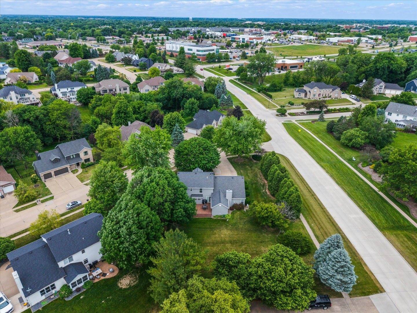 2520 Buckingham Avenue, Bettendorf, IA 52722