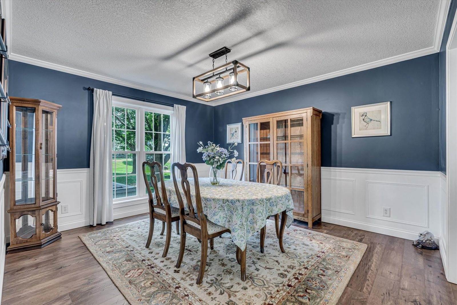 2520 Buckingham Avenue, Bettendorf, IA 52722