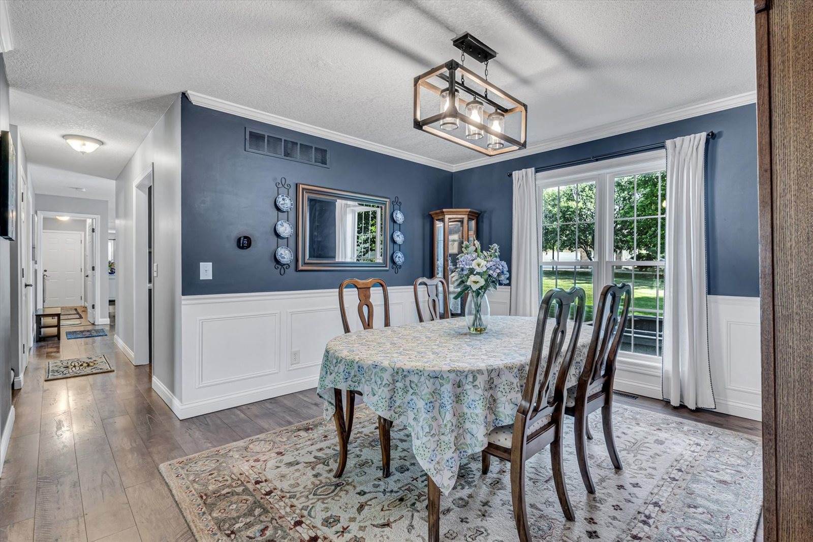 2520 Buckingham Avenue, Bettendorf, IA 52722