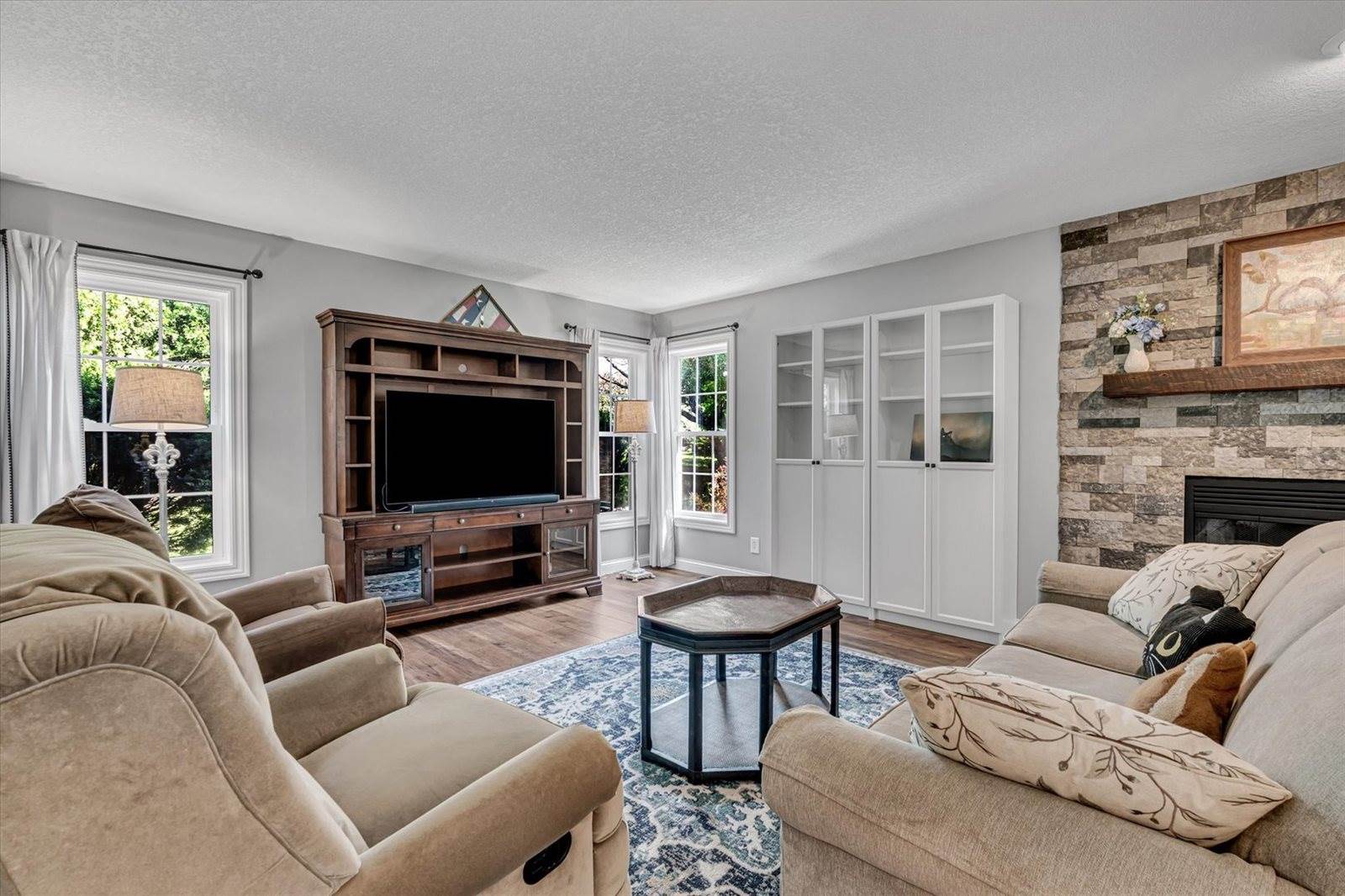 2520 Buckingham Avenue, Bettendorf, IA 52722