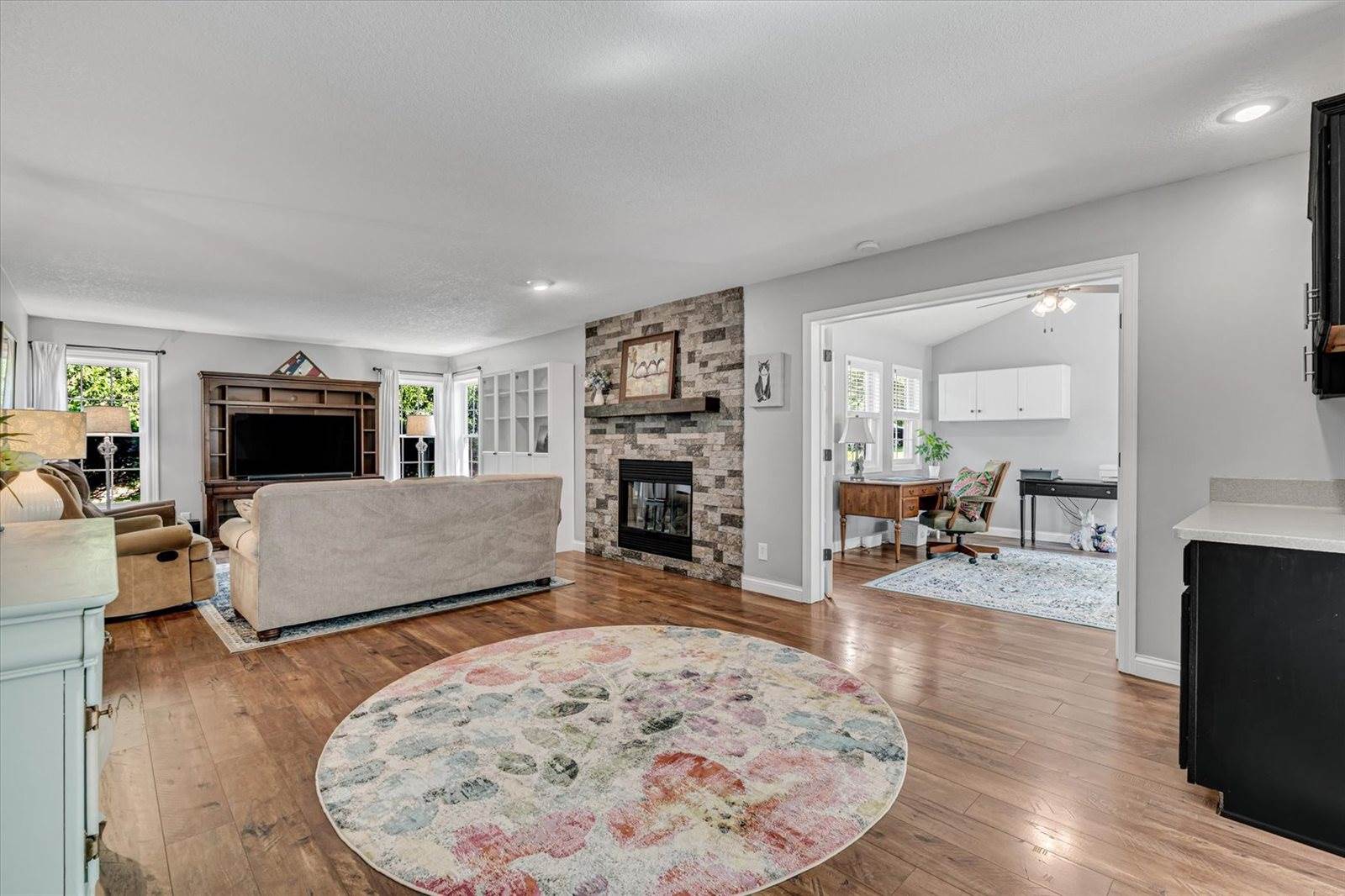 2520 Buckingham Avenue, Bettendorf, IA 52722