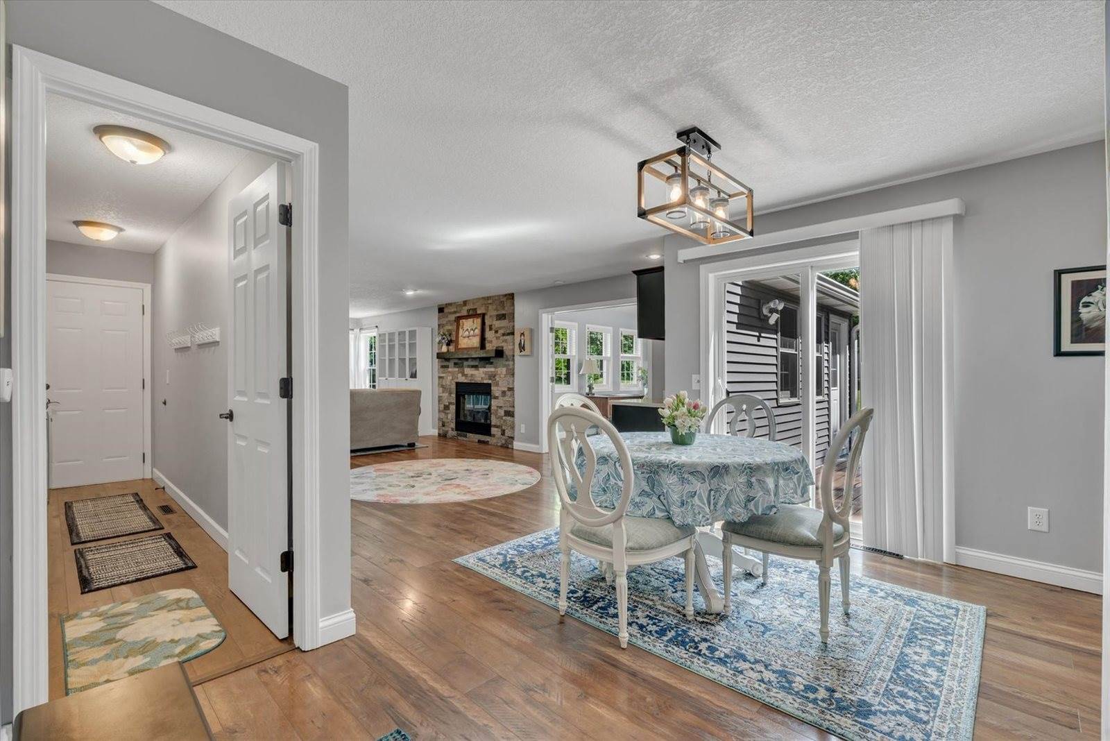 2520 Buckingham Avenue, Bettendorf, IA 52722
