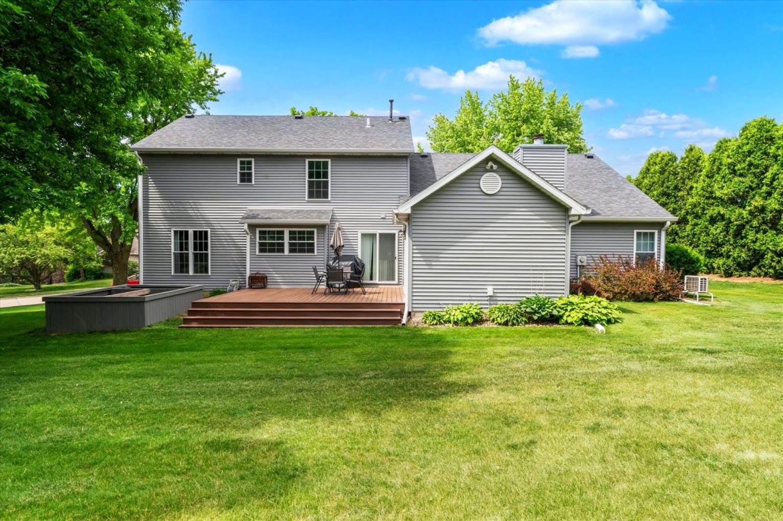 2520 Buckingham Avenue, Bettendorf, IA 52722