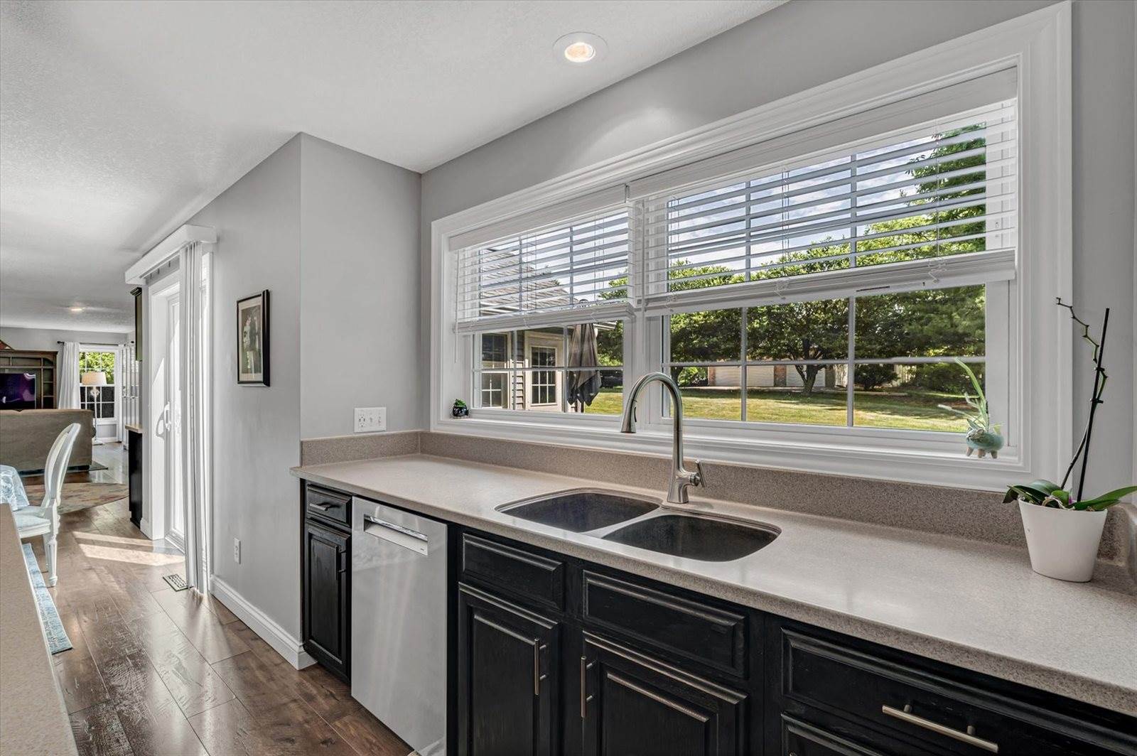2520 Buckingham Avenue, Bettendorf, IA 52722