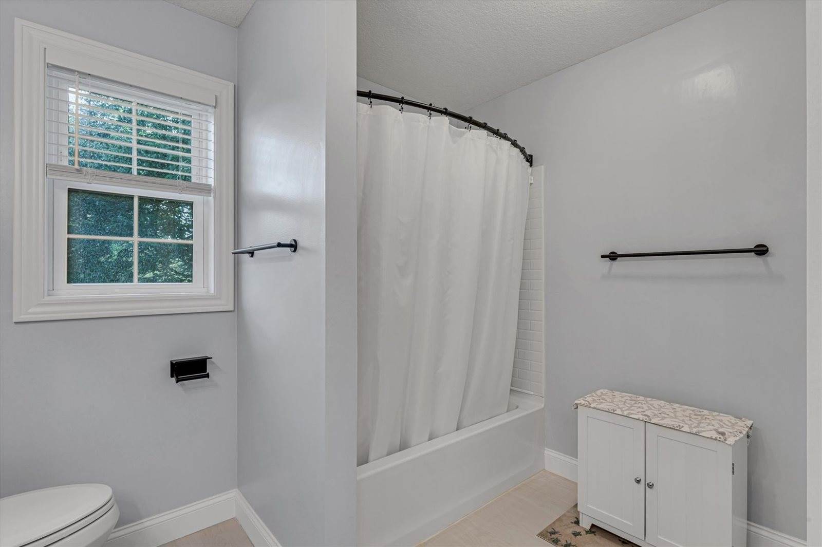 2520 Buckingham Avenue, Bettendorf, IA 52722