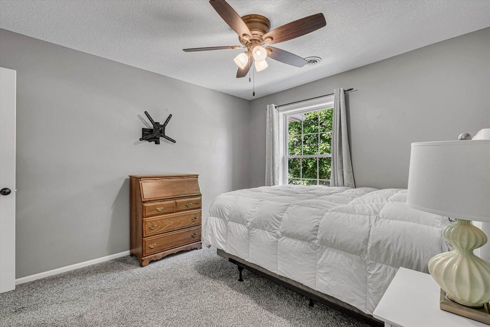 2520 Buckingham Avenue, Bettendorf, IA 52722