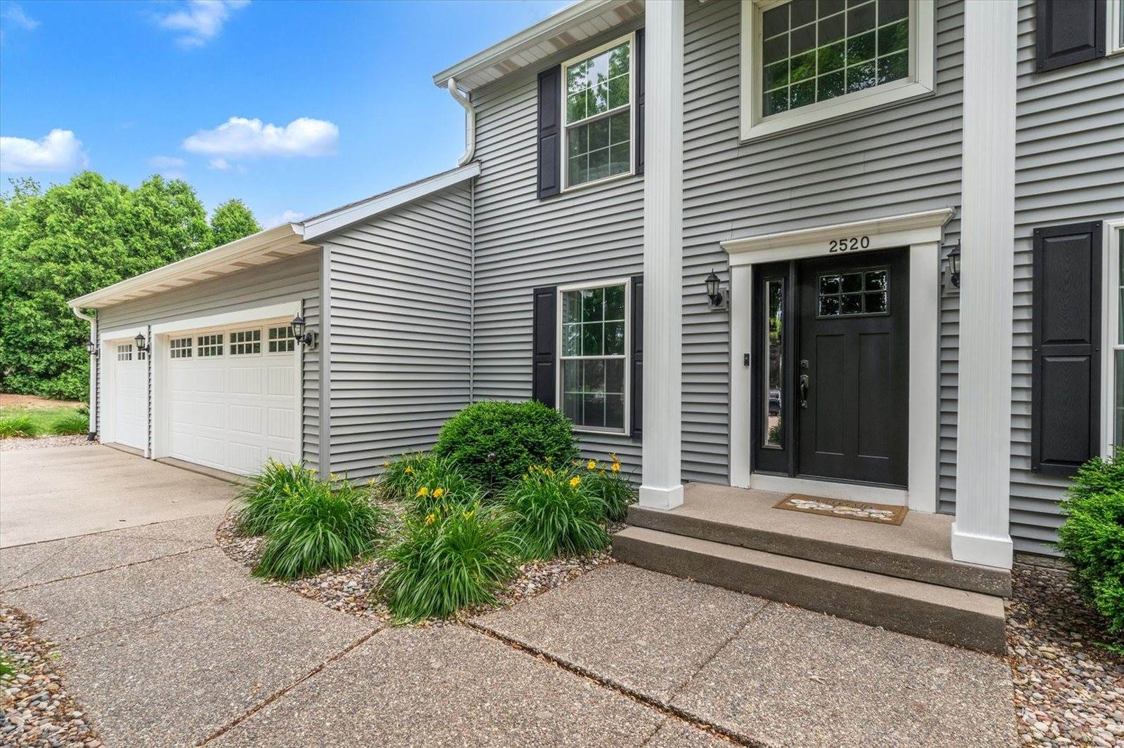 2520 Buckingham Avenue, Bettendorf, IA 52722