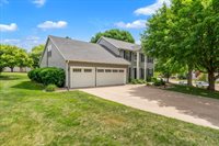 2520 Buckingham Avenue, Bettendorf, IA 52722