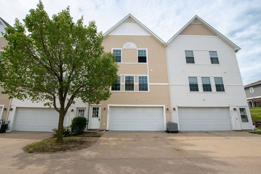 1062 10th Avenue NW, Altoona, IA 50009