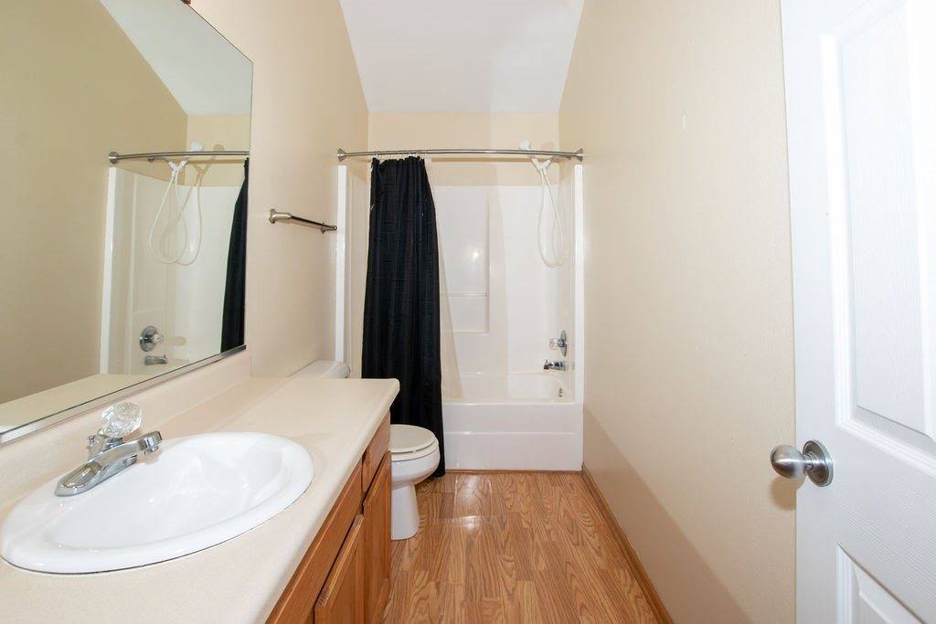 1062 10th Avenue NW, Altoona, IA 50009