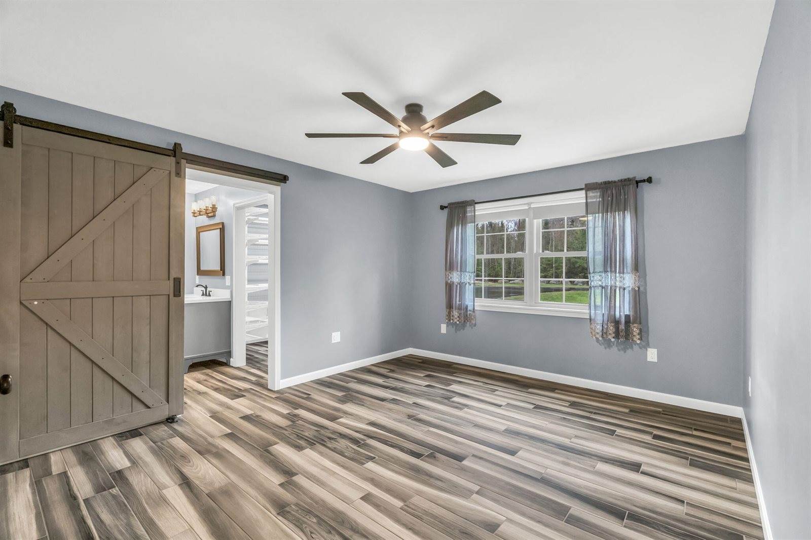 290 White Point Estates Road, Lincoln, ME 04457