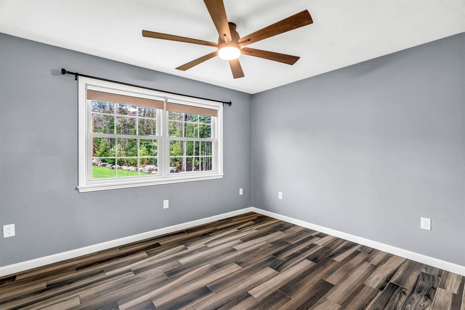 290 White Point Estates Road, Lincoln, ME 04457