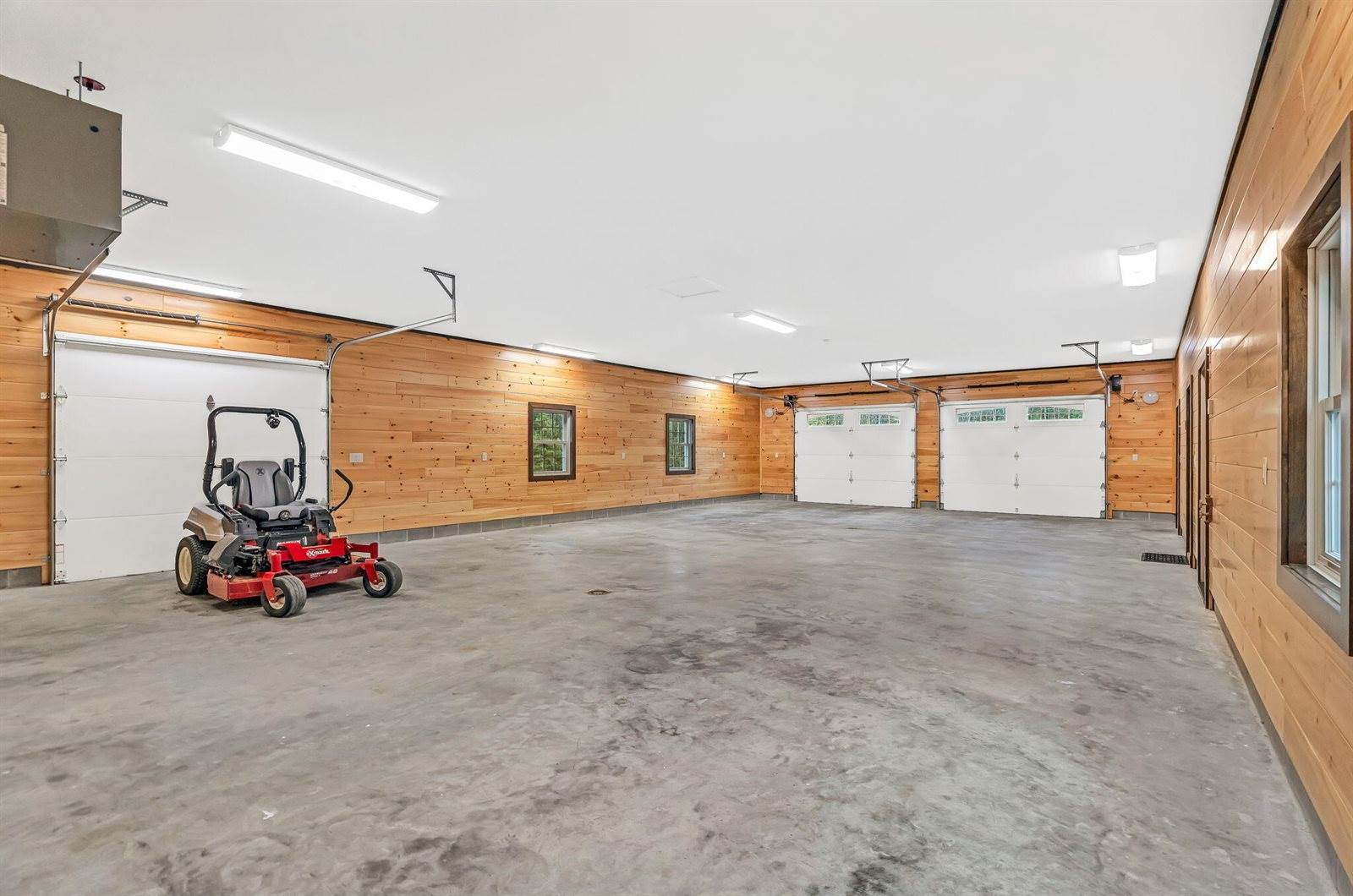 290 White Point Estates Road, Lincoln, ME 04457