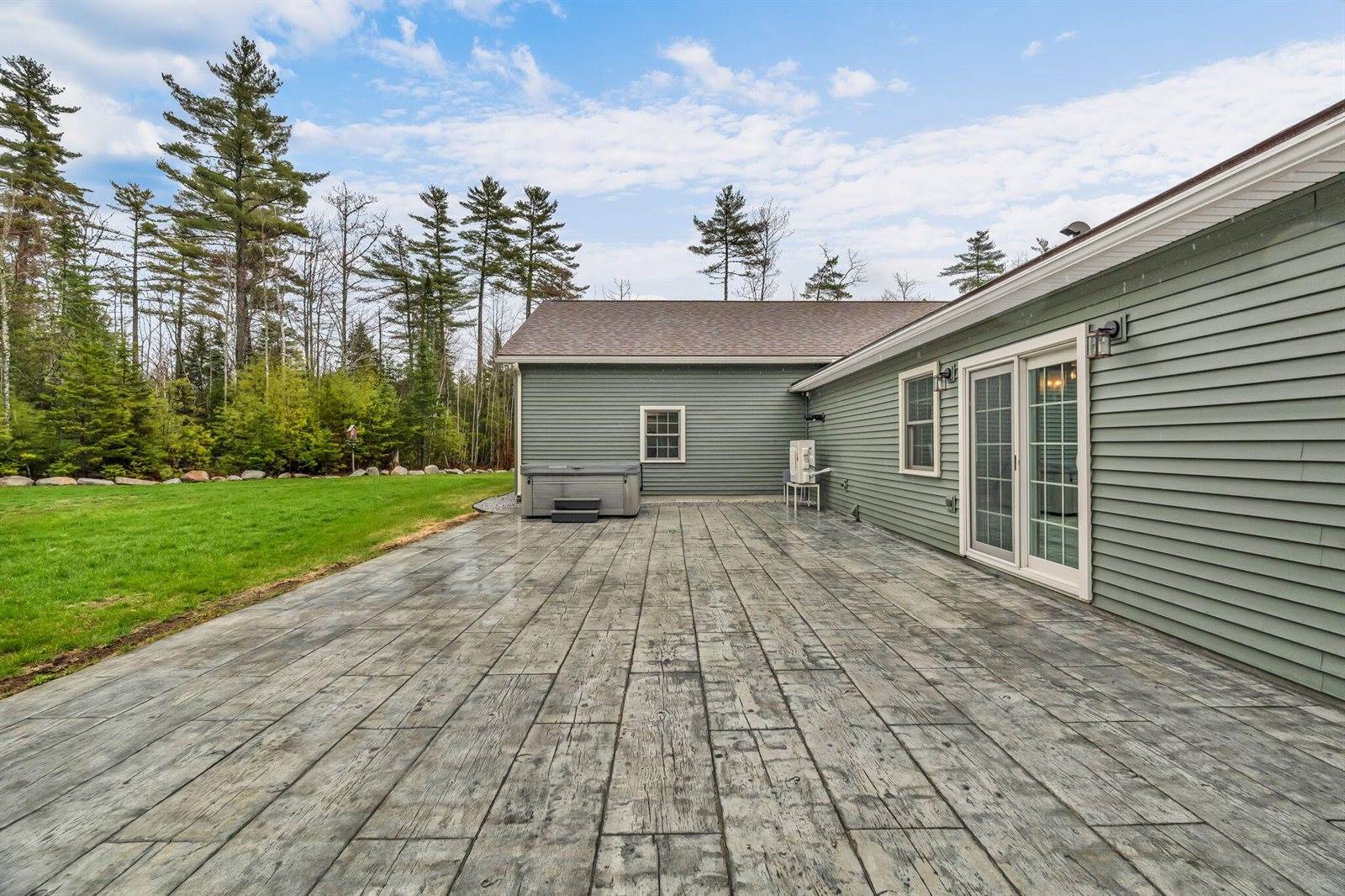 290 White Point Estates Road, Lincoln, ME 04457