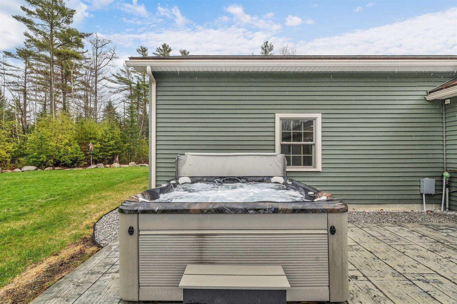 290 White Point Estates Road, Lincoln, ME 04457