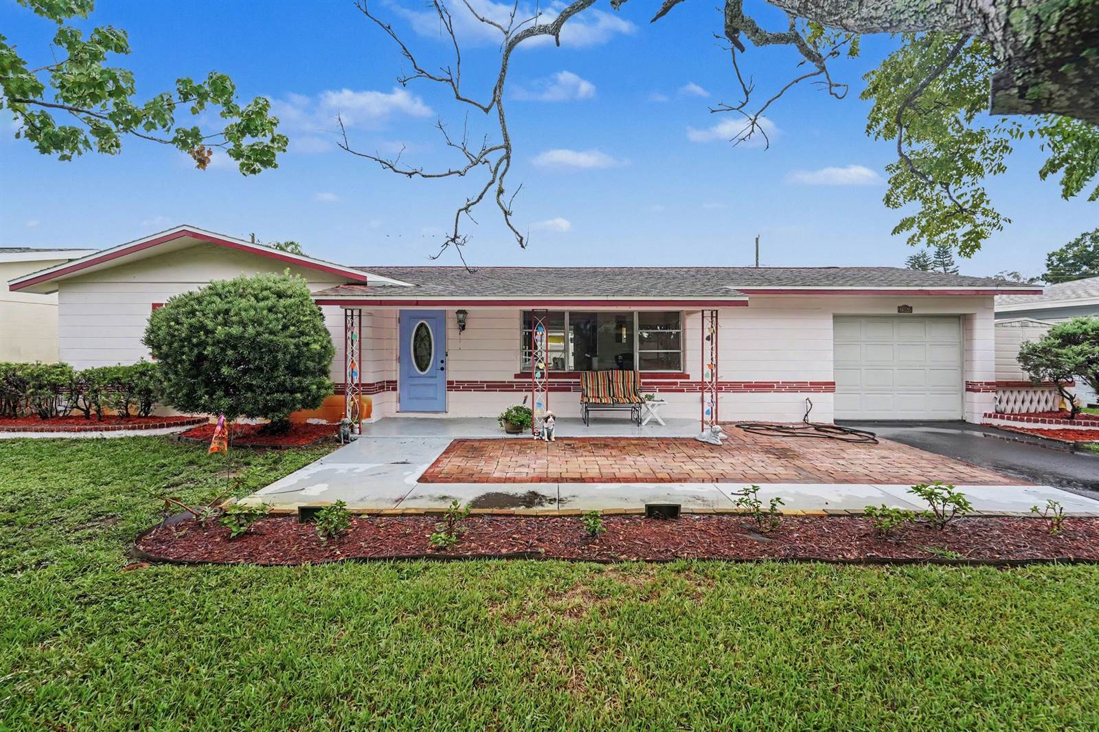 6026 44th Avenue North, Kenneth City, FL 33709