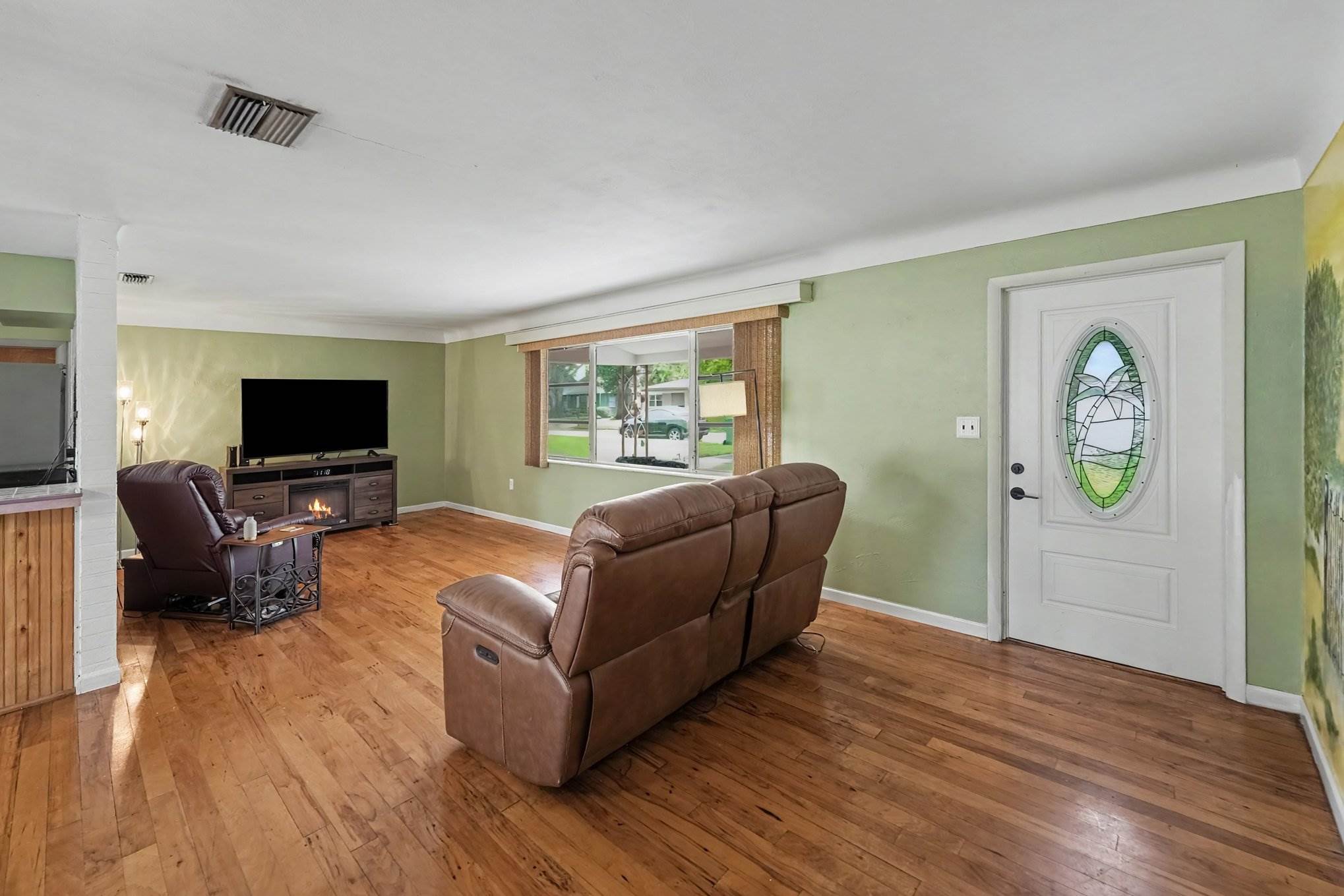 6026 44th Avenue North, Kenneth City, FL 33709