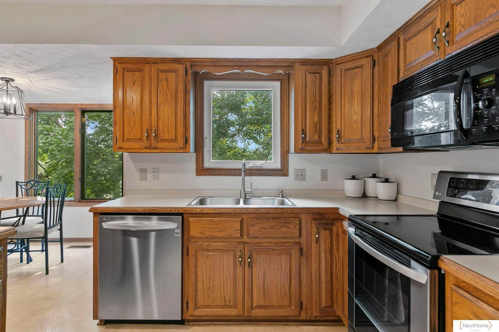 6735 Rockwood Lane, Lincoln, NE 68516