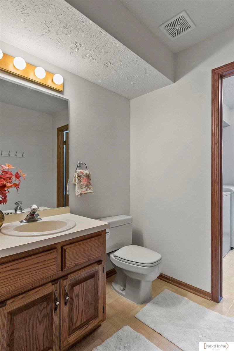 6735 Rockwood Lane, Lincoln, NE 68516