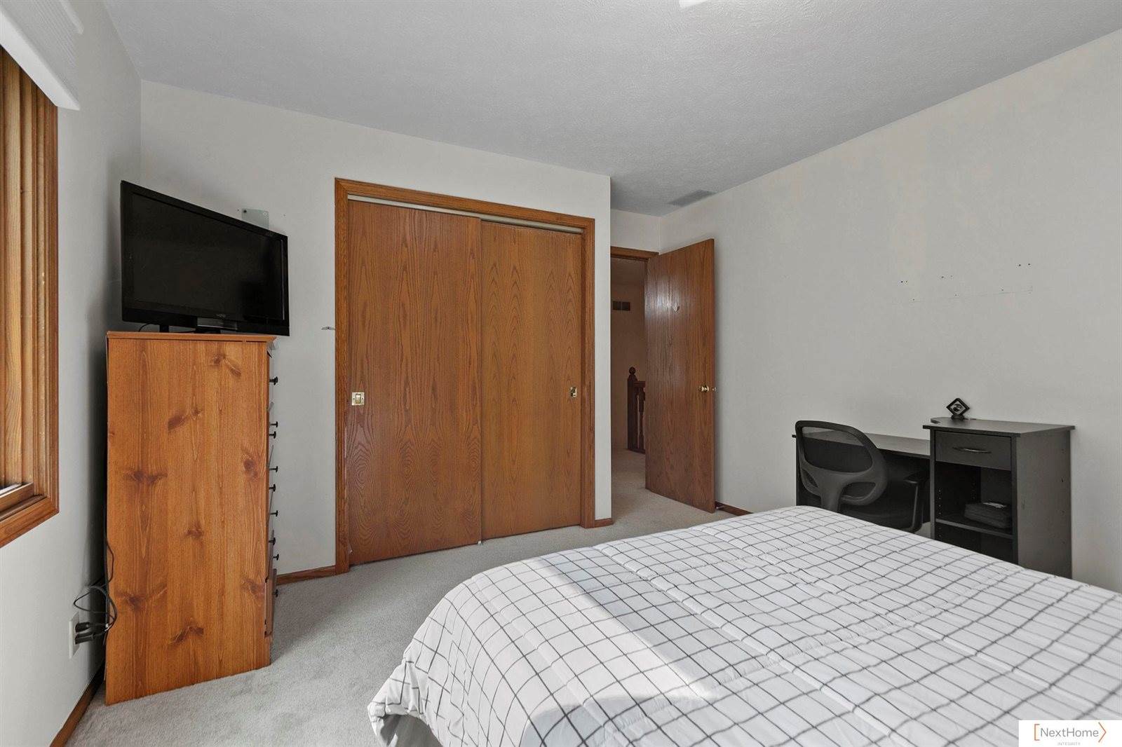 6735 Rockwood Lane, Lincoln, NE 68516
