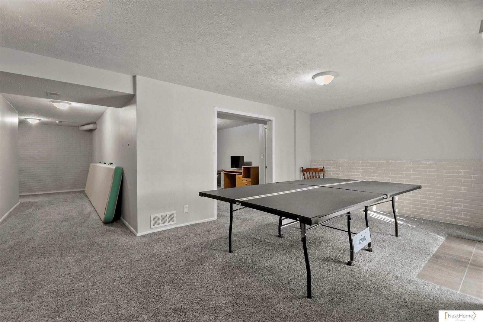 6735 Rockwood Lane, Lincoln, NE 68516