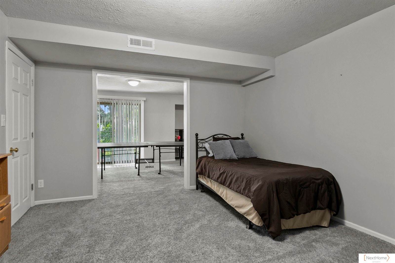 6735 Rockwood Lane, Lincoln, NE 68516
