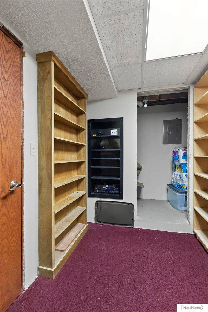 6735 Rockwood Lane, Lincoln, NE 68516