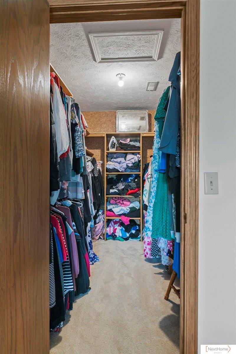 6735 Rockwood Lane, Lincoln, NE 68516