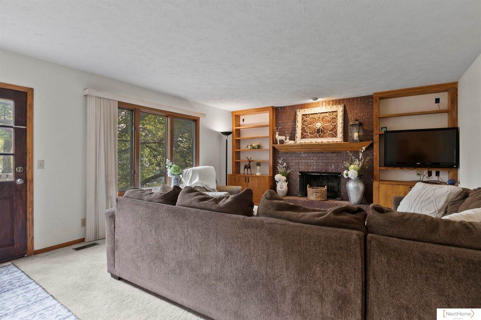 6735 Rockwood Lane, Lincoln, NE 68516