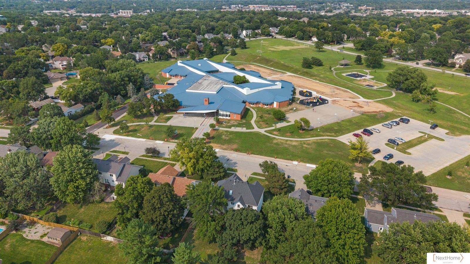 6735 Rockwood Lane, Lincoln, NE 68516