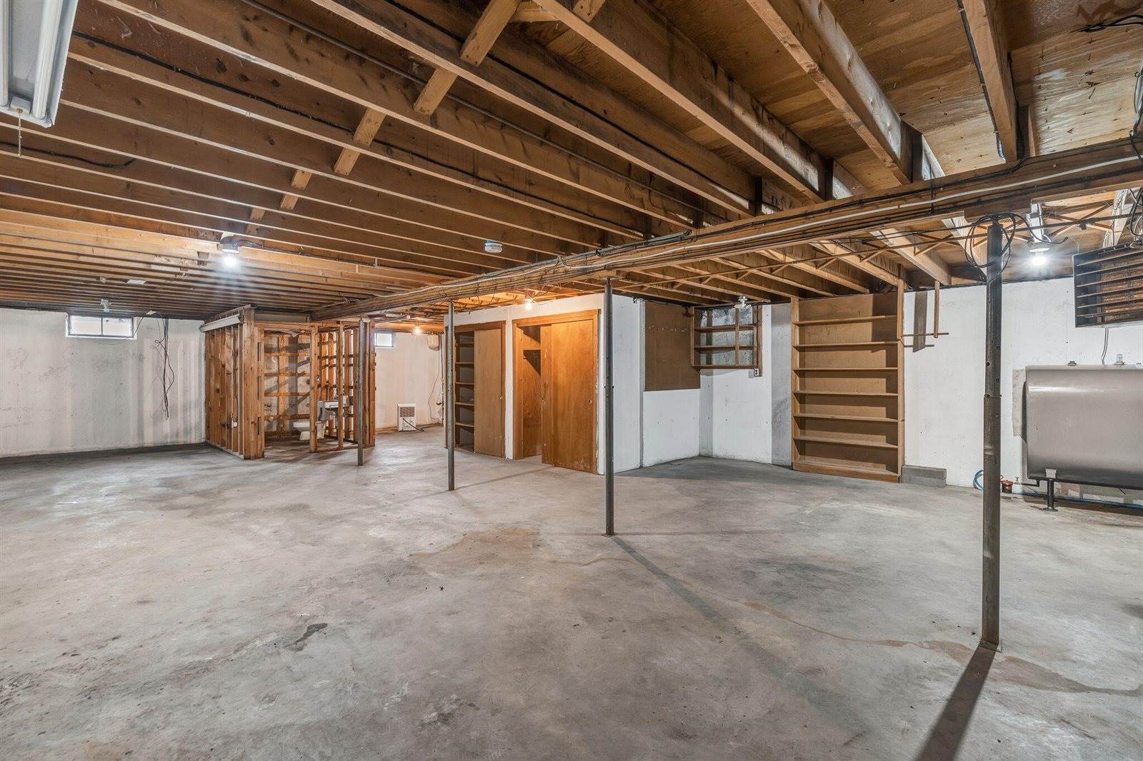 71 Enfield Road, Lincoln, ME 04457