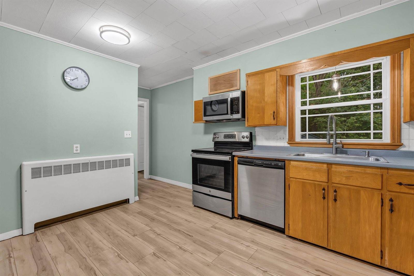 71 Enfield Road, Lincoln, ME 04457