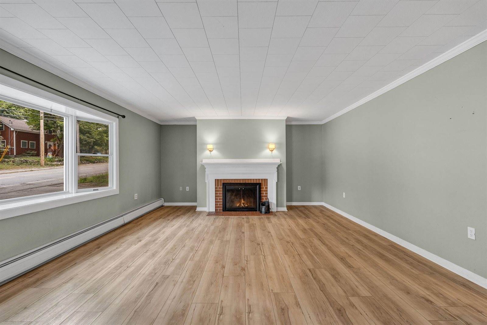 71 Enfield Road, Lincoln, ME 04457