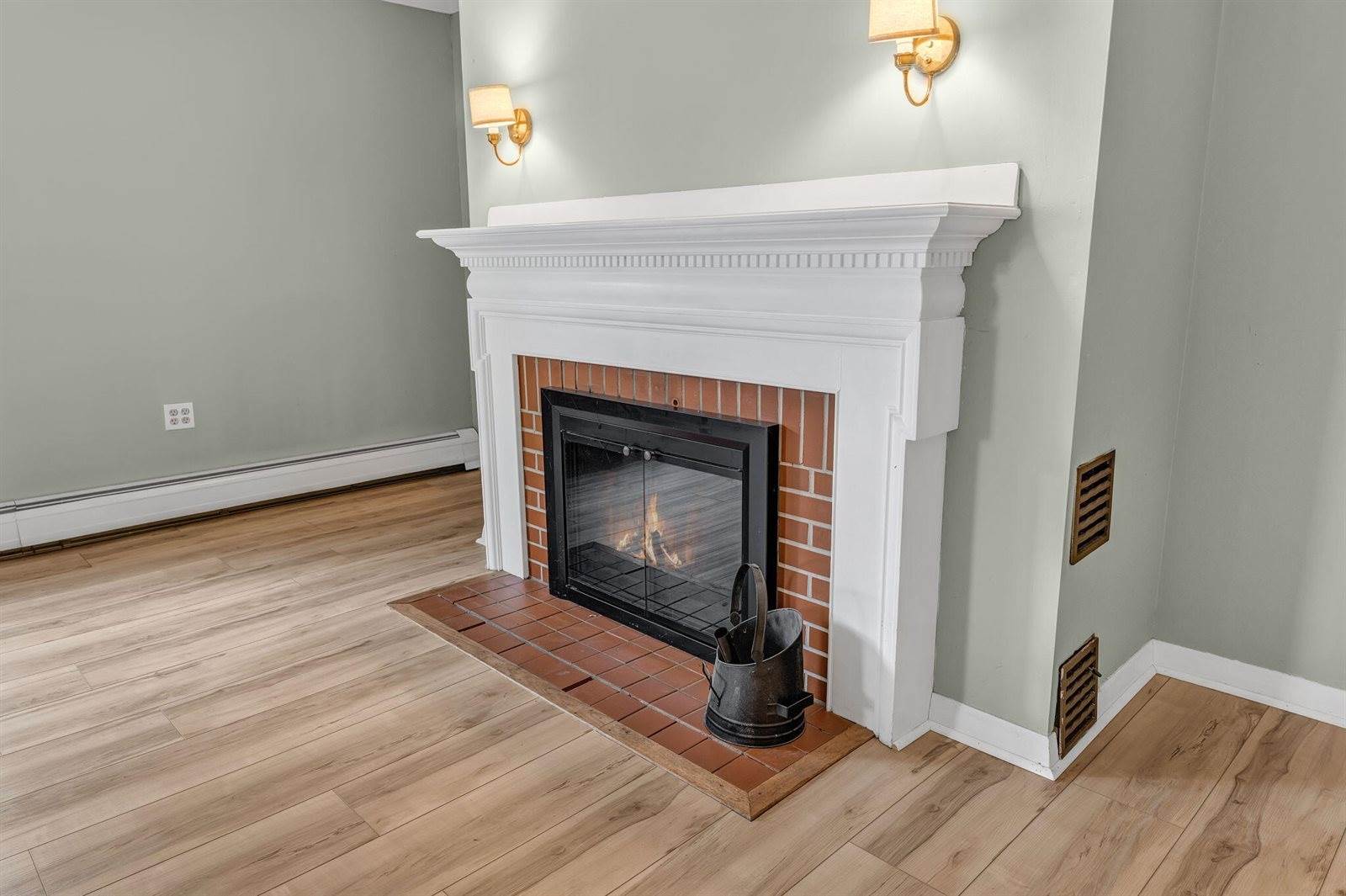 71 Enfield Road, Lincoln, ME 04457