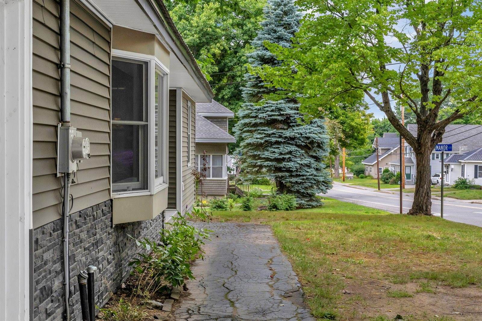 71 Enfield Road, Lincoln, ME 04457