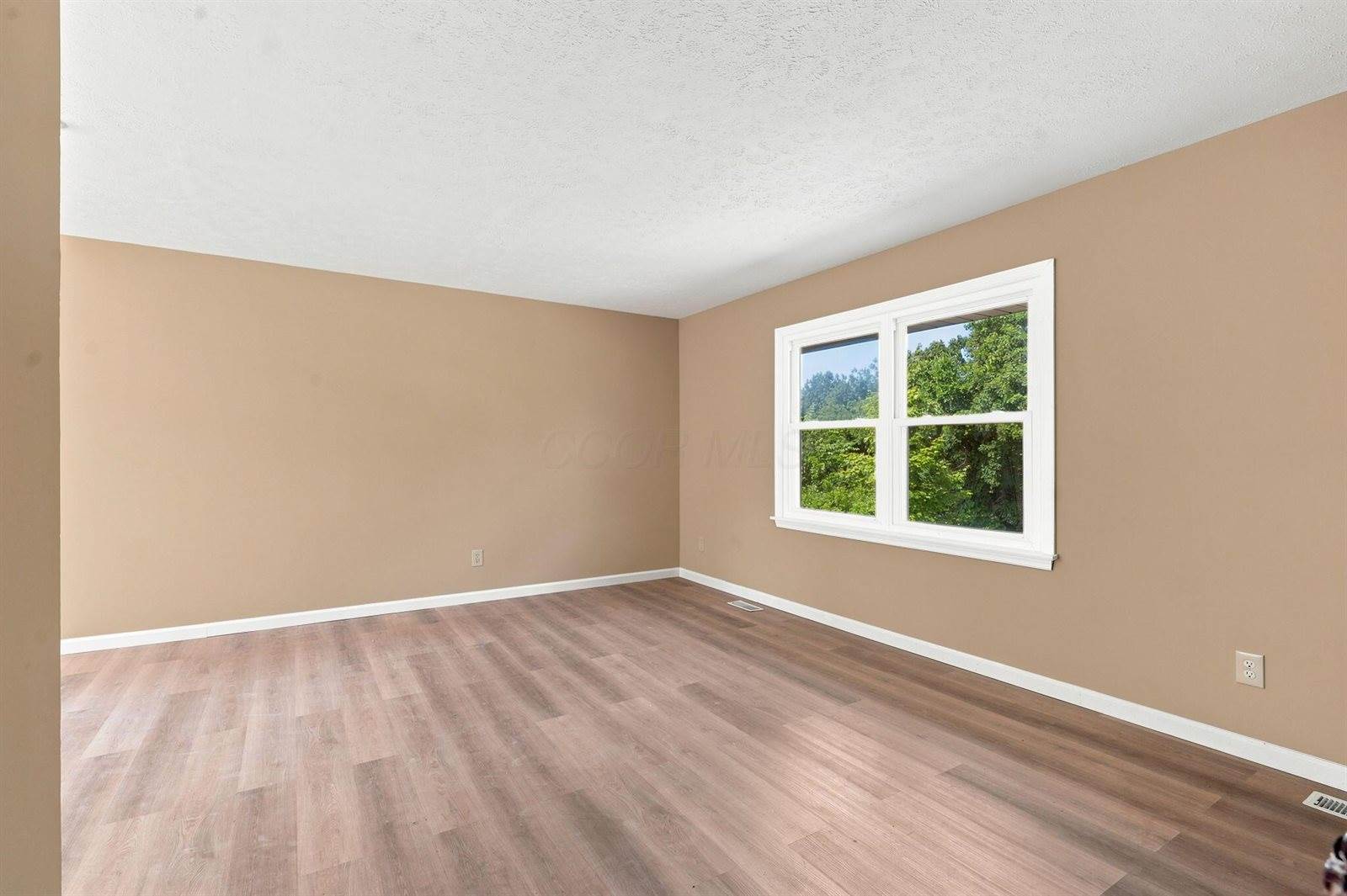 11 Briarcliff Drive, Cambridge, OH 43725