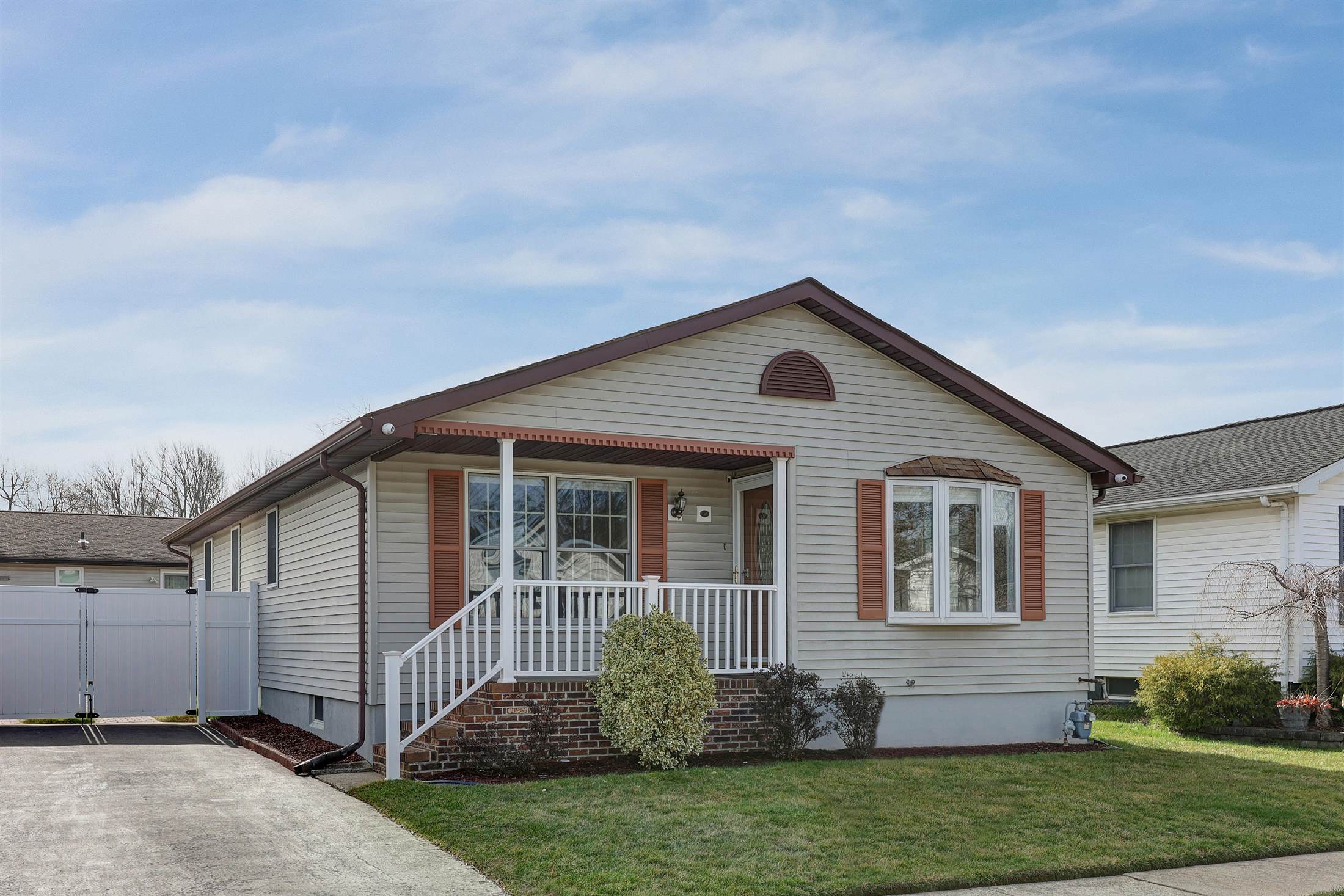 16 Pine Tree Lane, Manalapan, NJ 07746