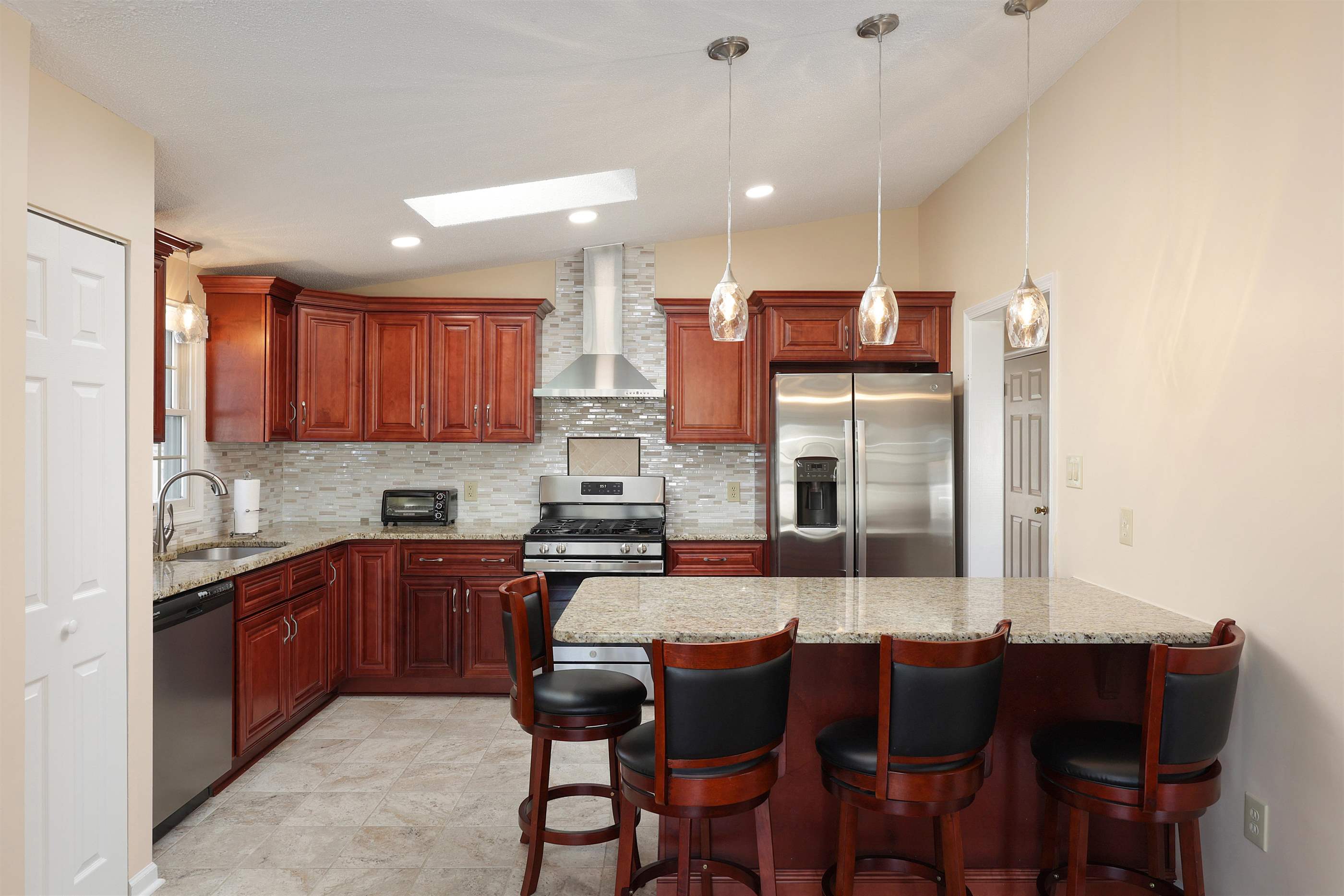 16 Pine Tree Lane, Manalapan, NJ 07746