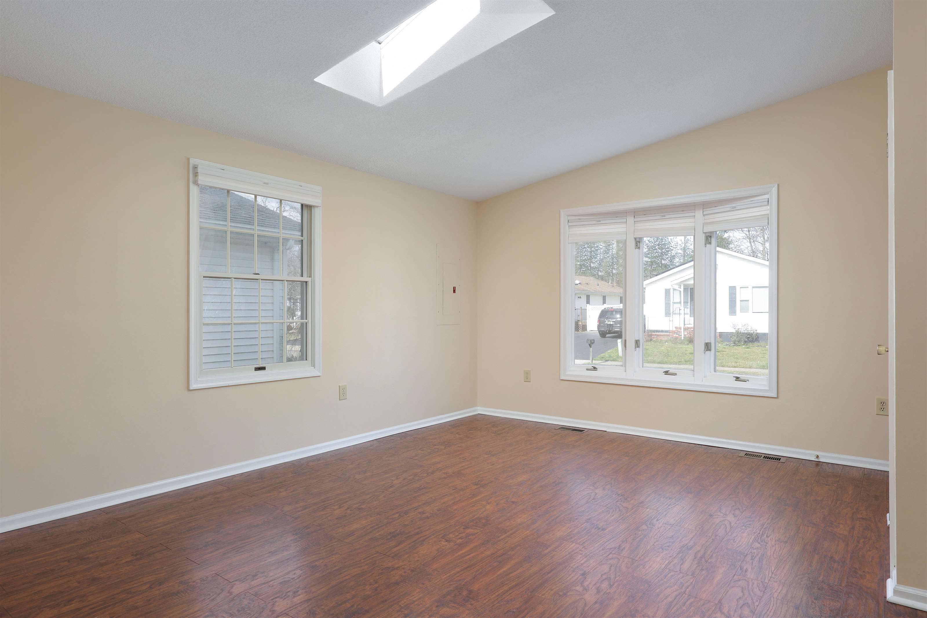 16 Pine Tree Lane, Manalapan, NJ 07746