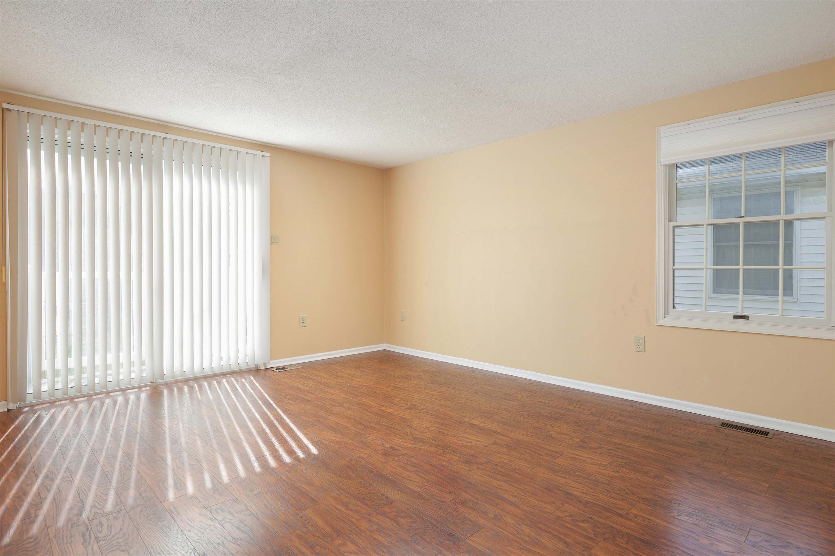 16 Pine Tree Lane, Manalapan, NJ 07746