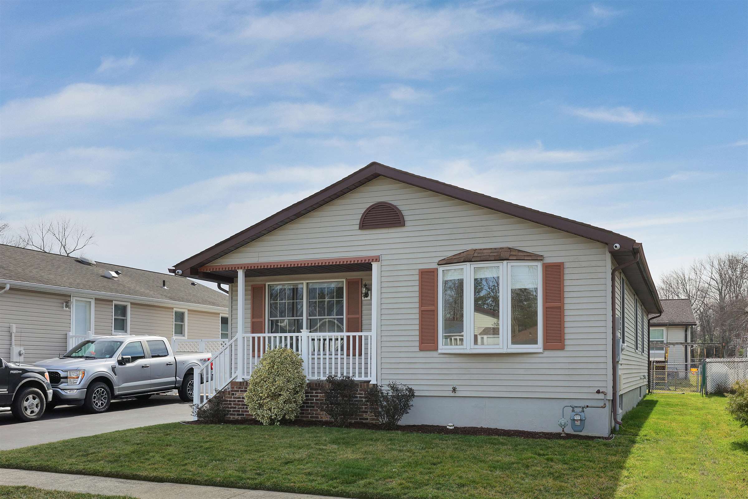 16 Pine Tree Lane, Manalapan, NJ 07746